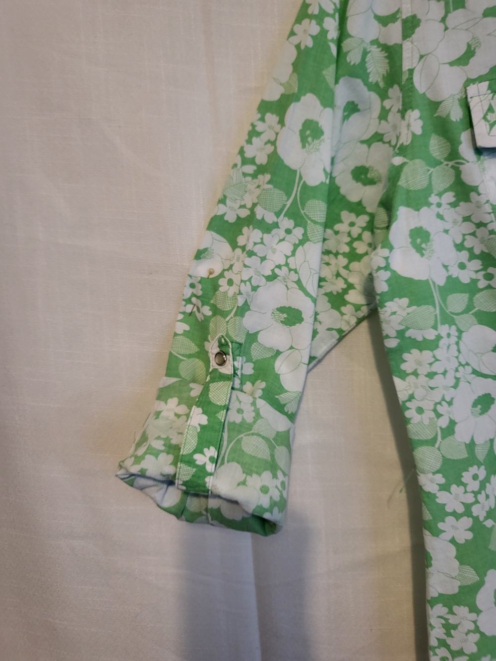 Izod Green and White Floral Long Sleeve Button-Up Shirt - Picture 5 of 7